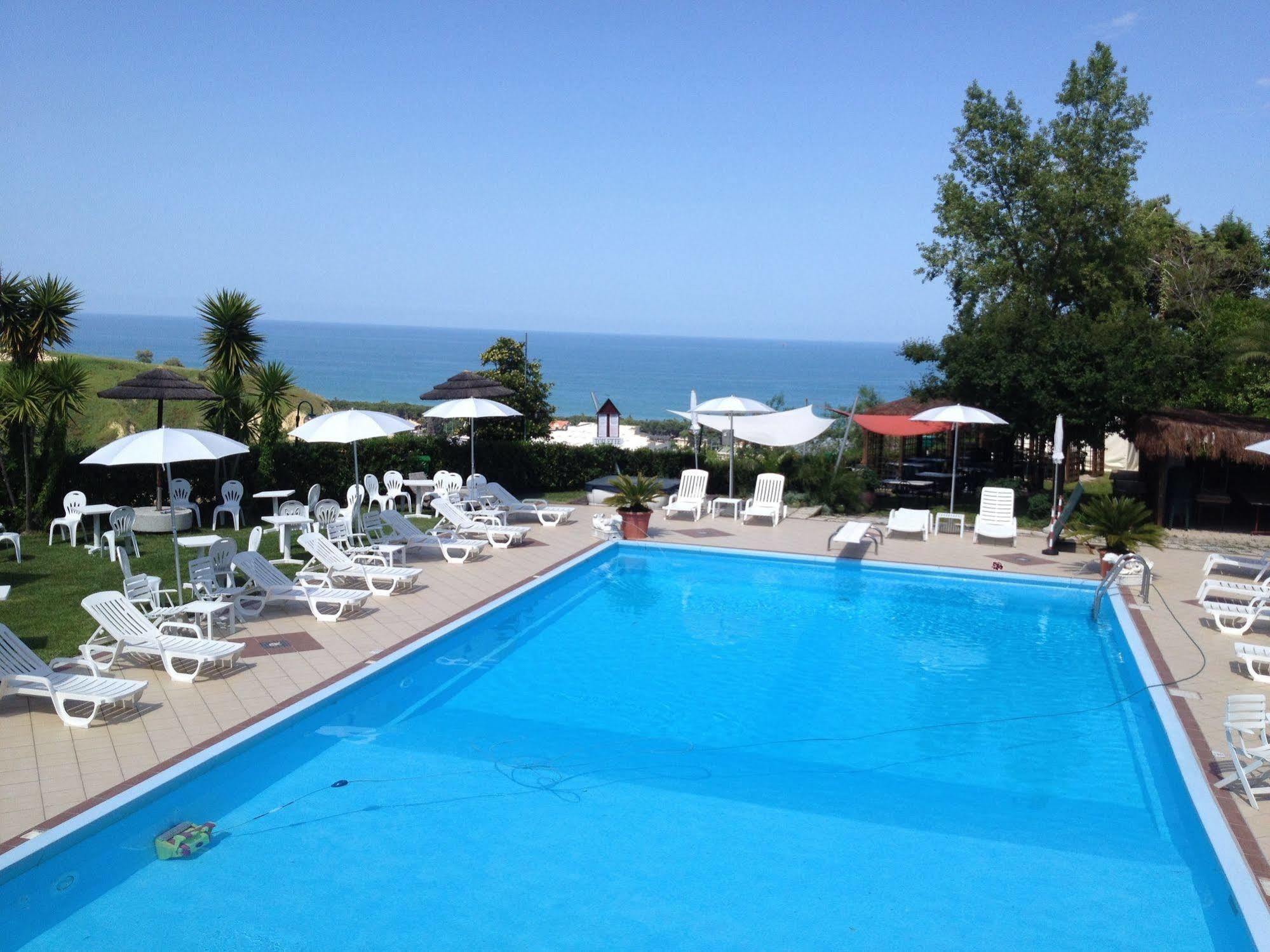 Casa Ferretti Di Ferretti Village Silvi Marina Buitenkant foto